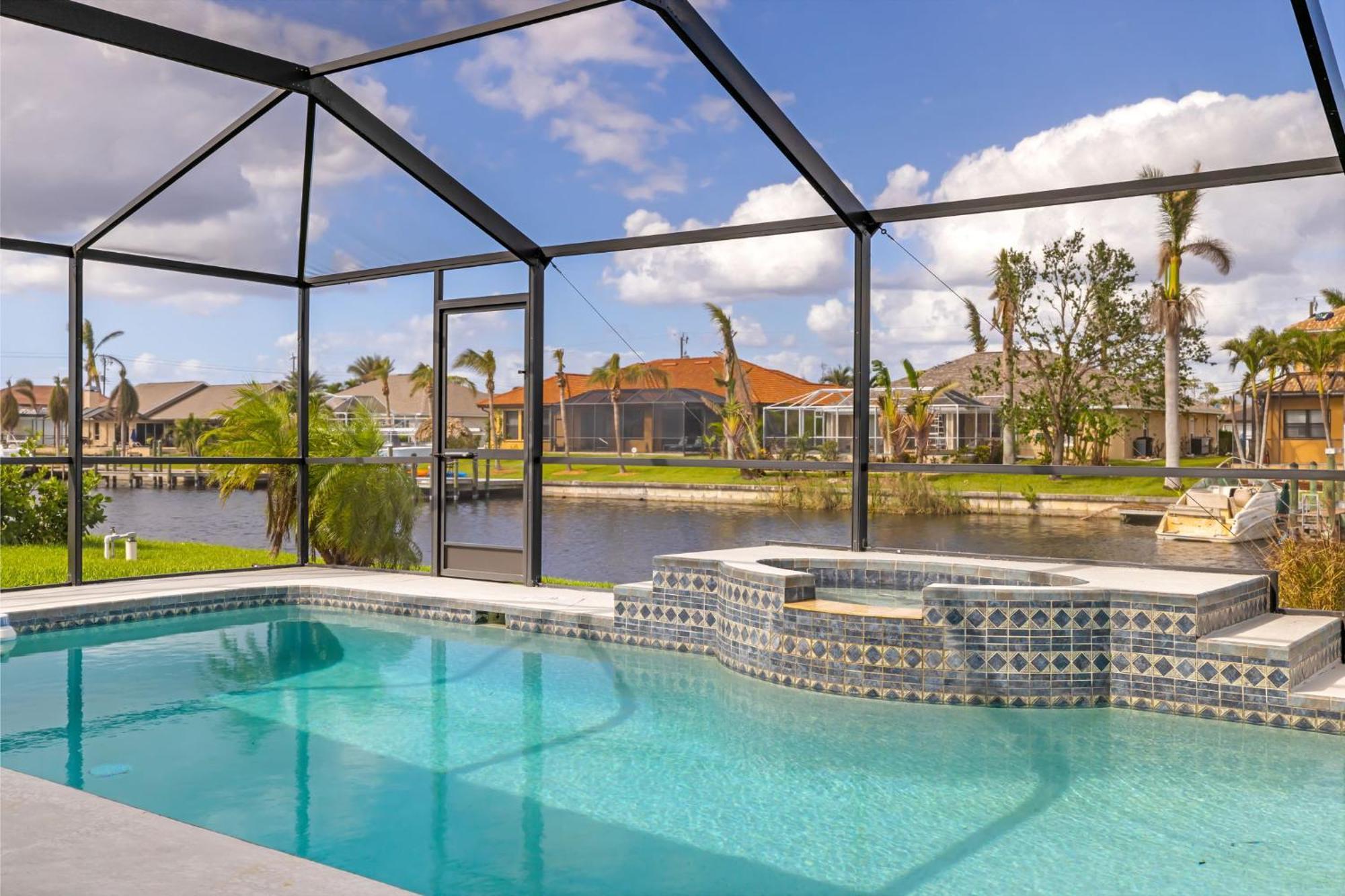 Fully Remodeled Electric-Heated Pool Home On Gulf-Access Canal - Villa Sunny 케이프코럴 외부 사진